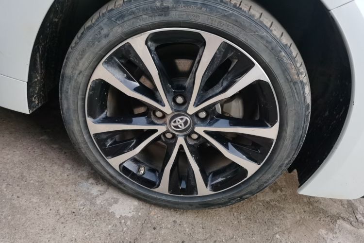 丰田 雷凌 2022款 双擎 1.8H E-CVT运动版车身外观10