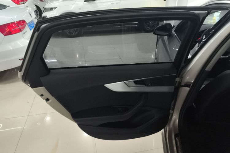 奥迪A4L 2018款 30周年年型 45 TFSI quattro 个性运动版中控内饰49