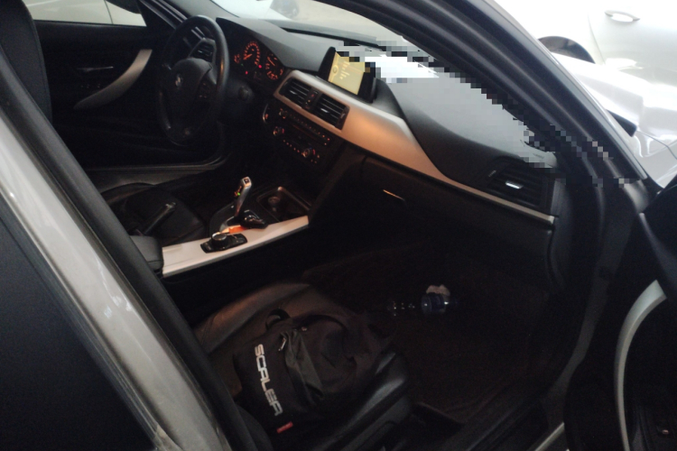 宝马3系 2014款 320i 时尚型局部细节9005