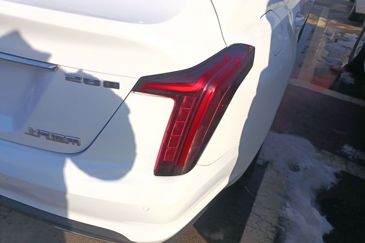 凯迪拉克CT5 2020款 28T 时尚型车身外观9