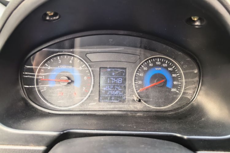 东风风光 风光330 2014款 1.5L手动标准型DK15-02中控内饰14