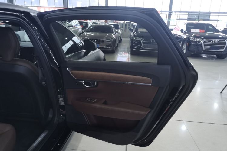 沃尔沃S90新能源 2023款 T8插电式混合动力 四驱长续航智逸豪华版中控内饰7006