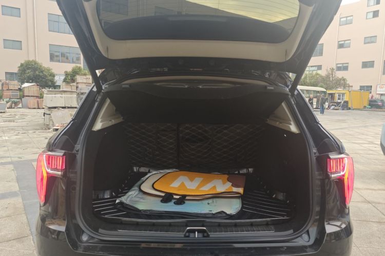 领克01 2017款 2.0T 两驱型Pro版机舱底盘23