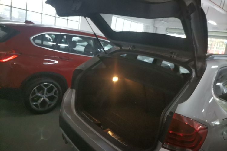 宝马X1 2014款 sDrive18i 时尚型机舱底盘23