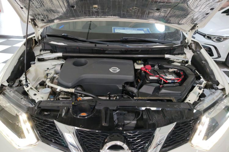 日产 奇骏 2014款 2.5L CVT领先版 4WD机舱底盘24