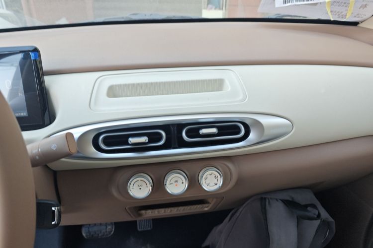 五菱汽车 宏光MINIEV 2025款 四门版 进阶款中控内饰16