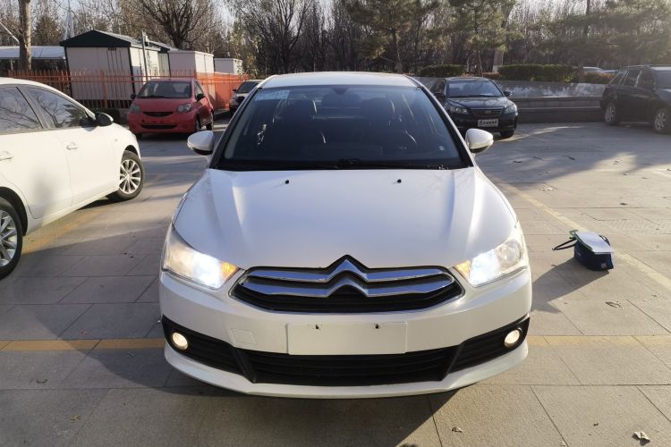 雪铁龙 世嘉 2016款 经典 三厢 1.6L 手动品尚型车身外观2