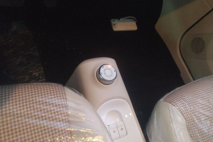 五菱汽车 宏光MINIEV 2024款 第三代 215km 青春版中控内饰18