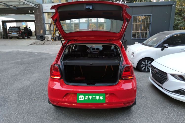 大众 Polo 2014款 1.4L 手动风尚版机舱底盘23