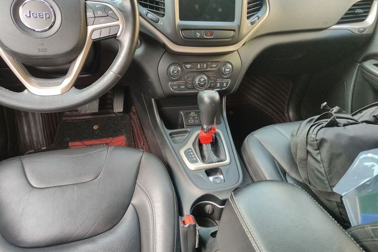 Jeep 自由光 2017款 2.0L 优越版中控内饰18
