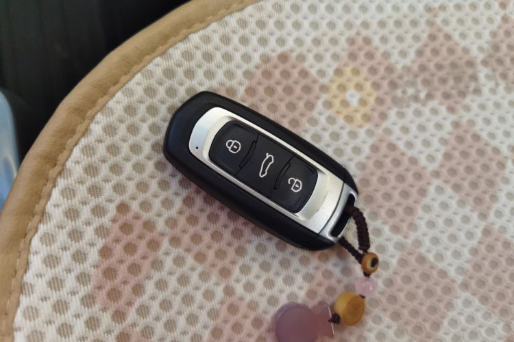 吉利银河 2023款 熊猫mini 120km 萌萌熊中控内饰7001