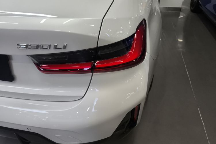 宝马3系 2025款 330Li M运动曜夜套装车身外观9