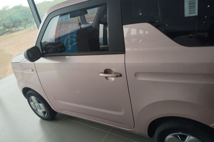 吉利银河 2024款 熊猫mini 200km 龙腾版车身外观4