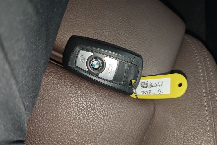 宝马3系 2018款 320Li 时尚型中控内饰11