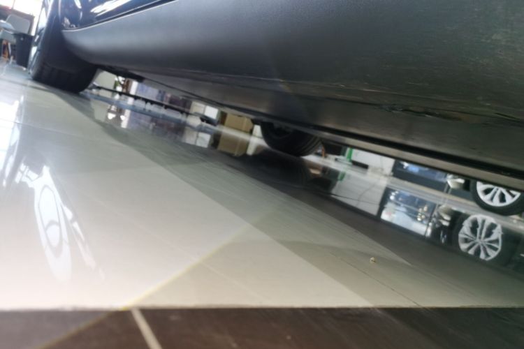 特斯拉 Model Y 2025款 长续航全轮驱动 首发版局部细节9002