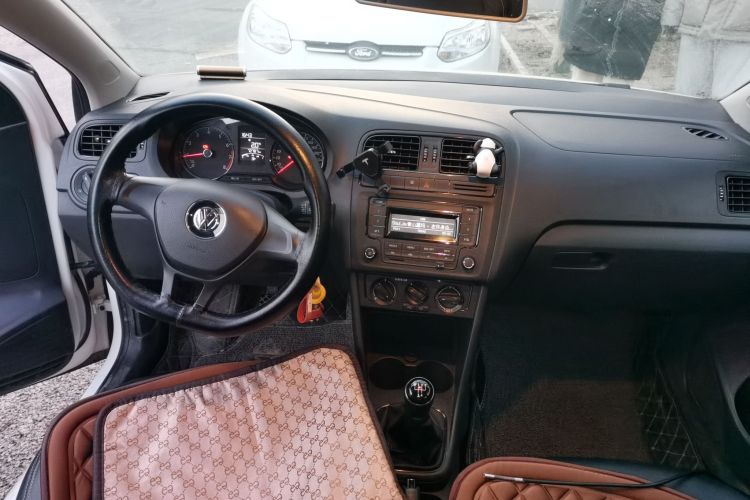 大众 Polo 2016款 1.4L 手动风尚型中控内饰12