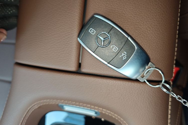 奔驰GLE 2024款 GLE 350 4MATIC 动感型中控内饰11