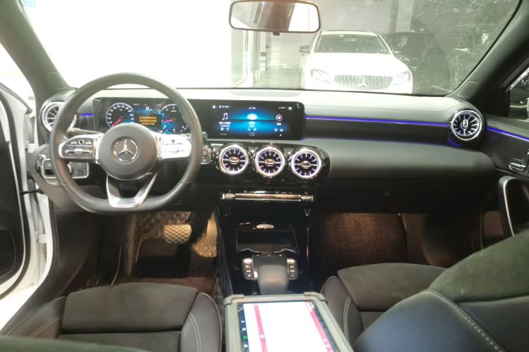 奔驰A级 2022款 改款三 A 200 L 运动轿车时尚型中控内饰12