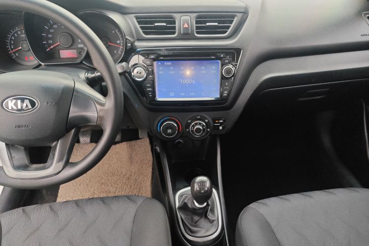 起亚K2 2012款 三厢 1.4L MT GLS纪念版中控内饰16