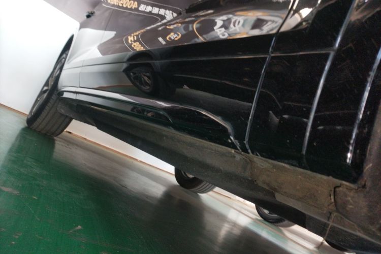 奥迪Q5L 2025款 45周年典藏版 40 TFSI 豪华动感型局部细节9001