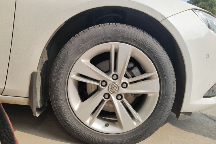 别克 君威 2017款 20T 豪华型车身外观10