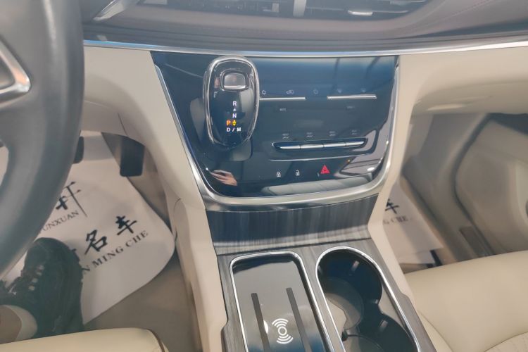 别克GL8 2022款 陆上公务舱 652T 尊贵型中控内饰18