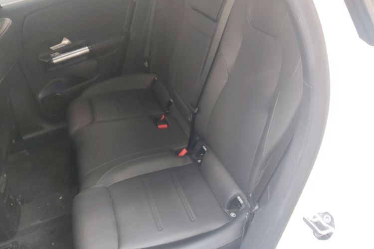 奔驰EQA 2022款 EQA 260中控内饰21