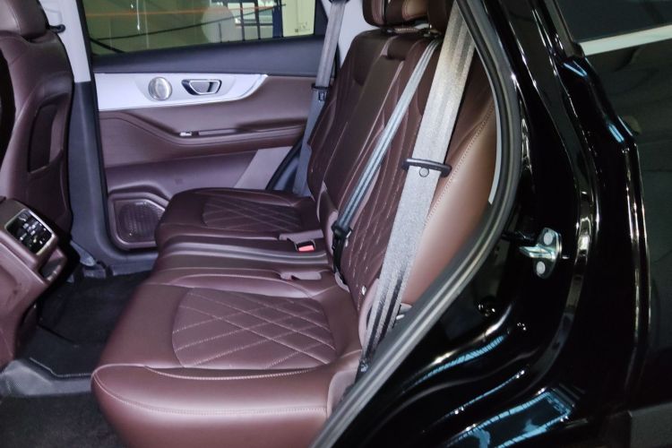 奇瑞 瑞虎8 PRO 2024款 冠军版 390T 两驱巅峰版 7座中控内饰7004