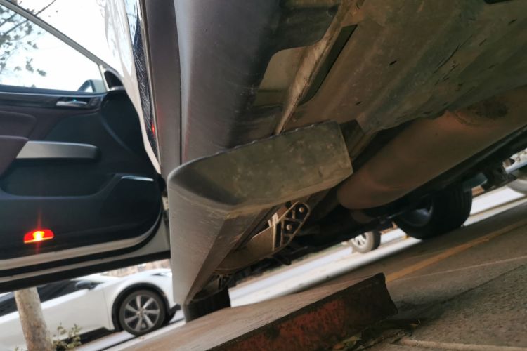 广汽传祺 传祺GS8 2017款 320T 两驱豪华智联版（七座）局部细节9002