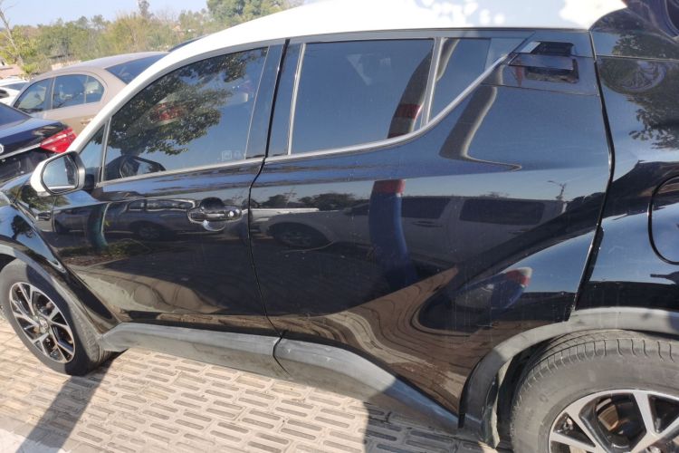 丰田C-HR 2018款 2.0L 旗舰版 国V车身外观4