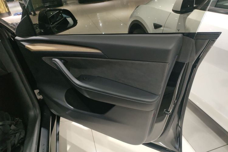 特斯拉 Model Y 2022款 改款 后轮驱动版中控内饰42