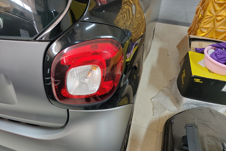 smart fortwo 2019款 0.9T 66千瓦硬顶风擎版 国VI车身外观6006