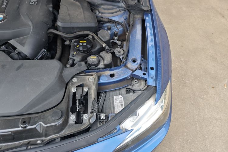 宝马3系 2019款 320i M运动曜夜版局部细节9007