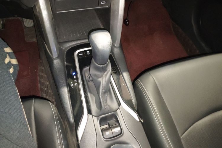 丰田 卡罗拉锐放 2023款 2.0L 精英版局部细节18