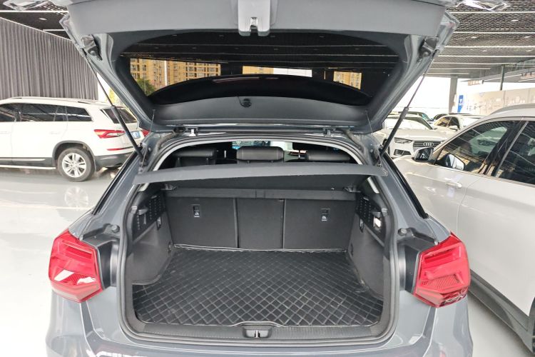 奥迪Q2L 2020款 35 TFSI 进取动感型机舱底盘23
