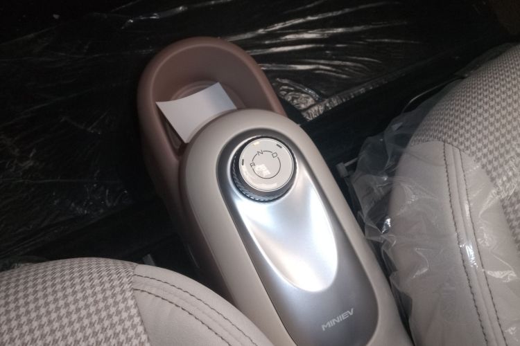 五菱汽车 宏光MINIEV 2025款 四门版 进阶款中控内饰18