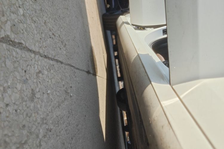 奔驰E级(进口) 2023款 E 300 时尚型运动版局部细节9001