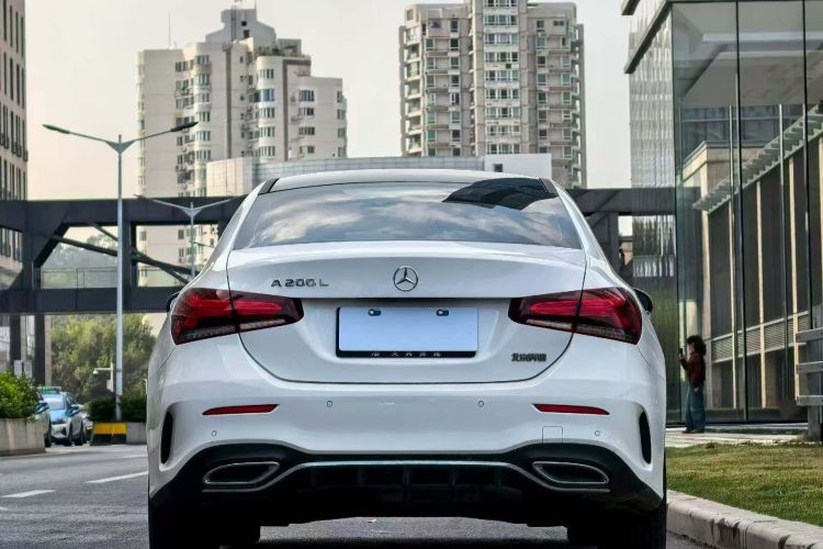 奔驰A级 2022款 改款三 A 200 L 运动轿车时尚型车身外观6004