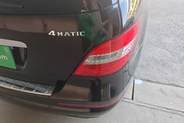 奔驰R级 2017款 R 320 4MATIC 商务型臻藏版车身外观9