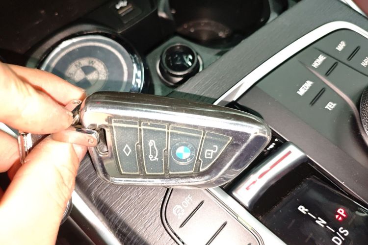 宝马3系 2025款 325Li M运动套装中控内饰11