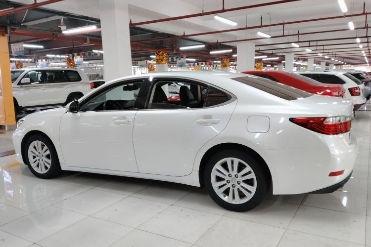 雷克萨斯ES 2013款 250 精英版车身外观4