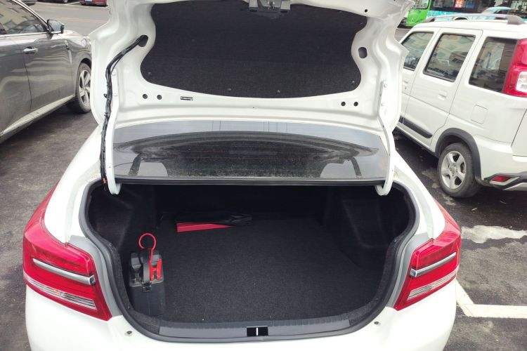 丰田 威驰 2017款 1.5L CVT创行版机舱底盘23