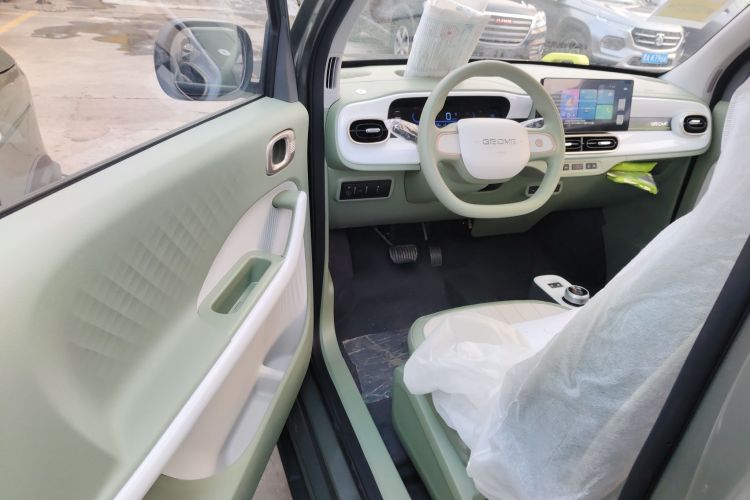 吉利银河 2025款 210km 熊猫骑士中控内饰20