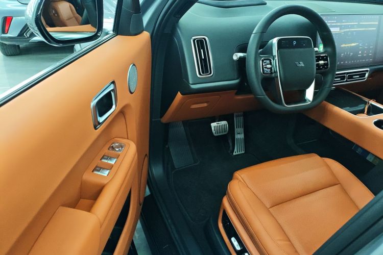 理想汽车 理想L9 2022款 Max中控内饰20