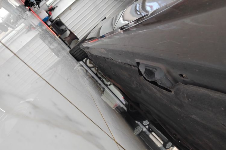 奔驰E级 2014款 改款 E 300 L 运动型局部细节9002