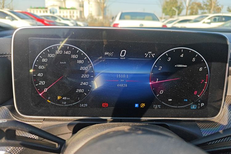 奔驰C级 2023款 改款 C 260 L 运动版中控内饰14