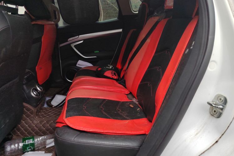 魏牌 VV7 2017款 VV7c 2.0T 旗舰型中控内饰21