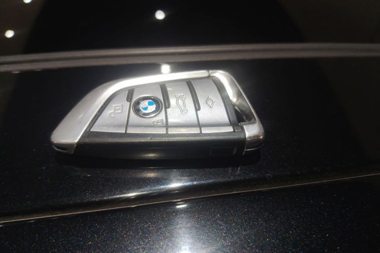 宝马7系 2018款 730Li 领先型 M运动套装中控内饰11