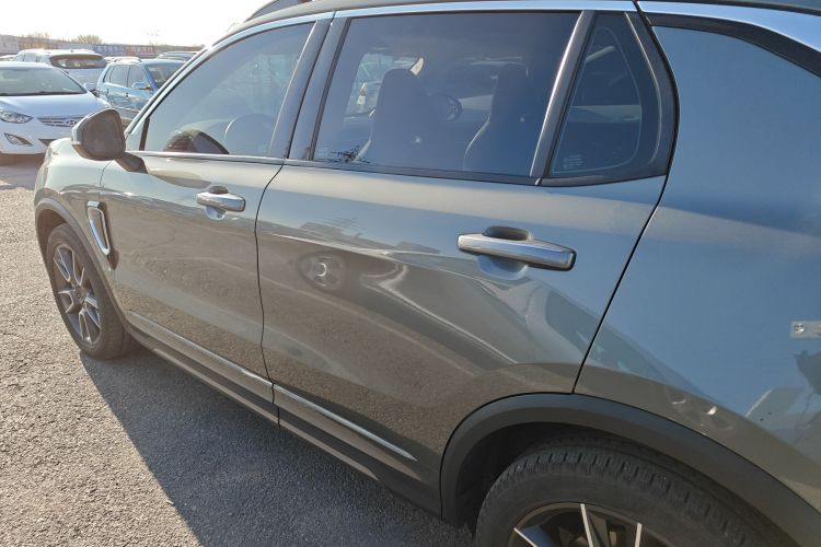 领克01 2021款 2.0TD 两驱型Pro车身外观4