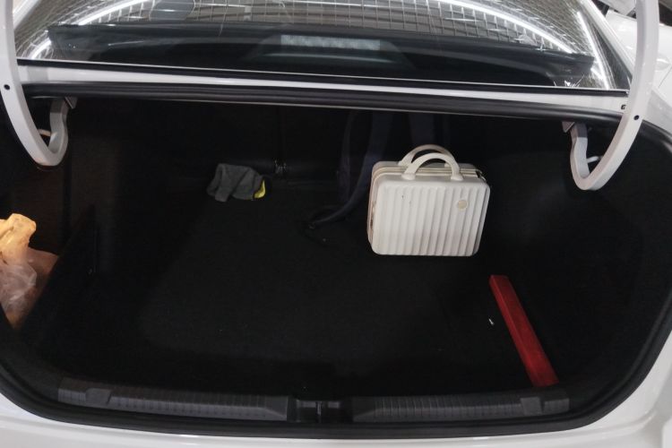 大众 宝来 2023款 300TSI DSG尊行版机舱底盘23